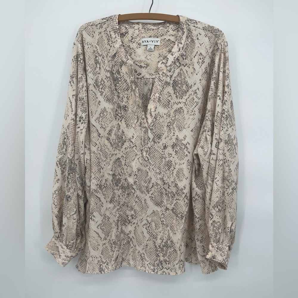 ⭐️Ava & Viv Beige Snake Print Top